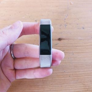 Fitbit Alta HR Fitness Tracker 🏃🏼‍♀️👟